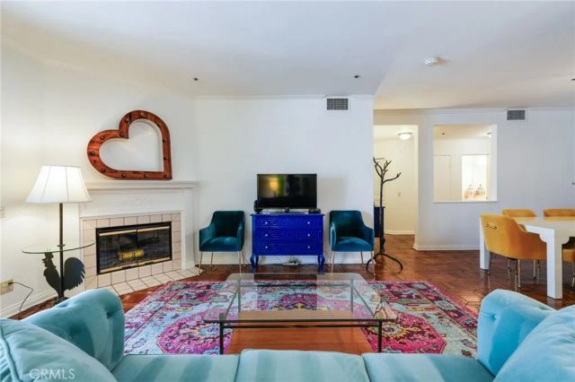 235 S Holliston 114, Pasadena, CA 91106