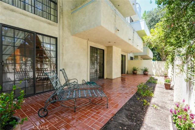 235 S Holliston 114, Pasadena, CA 91106