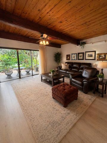 701 E Coco Plum Circle 2, Plantation, FL 33324