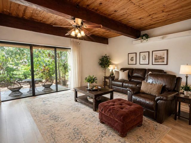 701 E Coco Plum Circle 2, Plantation, FL 33324
