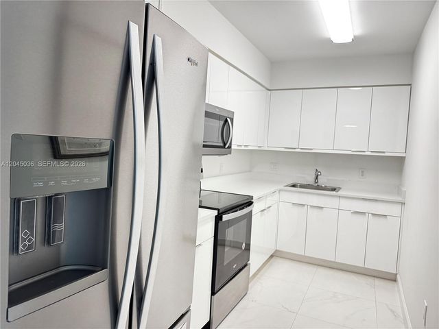 800 Claughton Island Dr 502, Miami, FL 33131