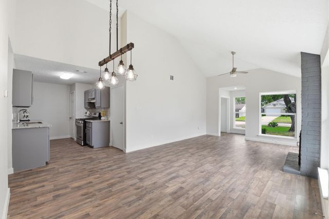 13747 Vickston Lane, Houston, TX 77014