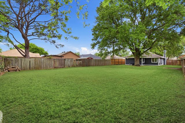 13747 Vickston Lane, Houston, TX 77014