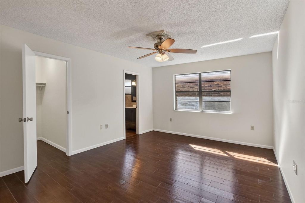 Image 12 of property listing at 447 LAKE CAROLYN CIRCLE, Lakeland, FL 33813