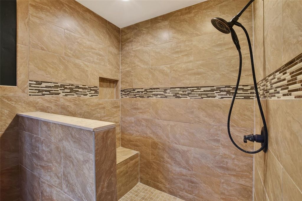 Image 14 of property listing at 447 LAKE CAROLYN CIRCLE, Lakeland, FL 33813