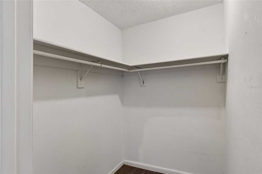 Image 15 of property listing at 447 LAKE CAROLYN CIRCLE, Lakeland, FL 33813