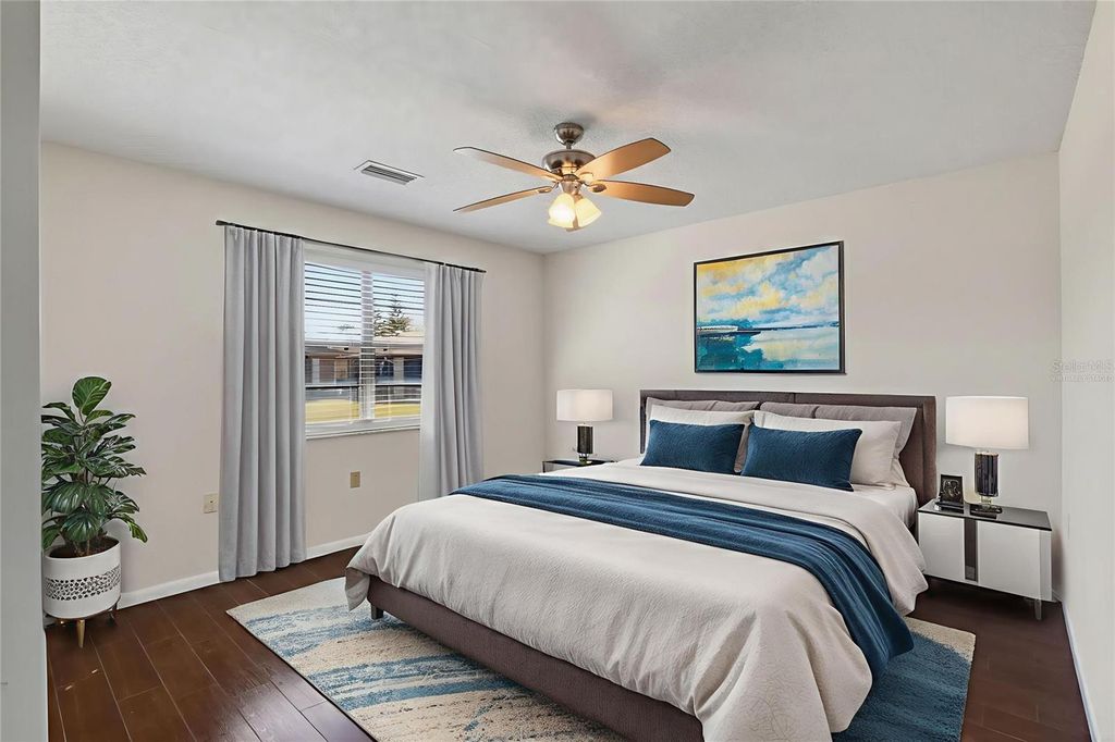 Image 16 of property listing at 447 LAKE CAROLYN CIRCLE, Lakeland, FL 33813