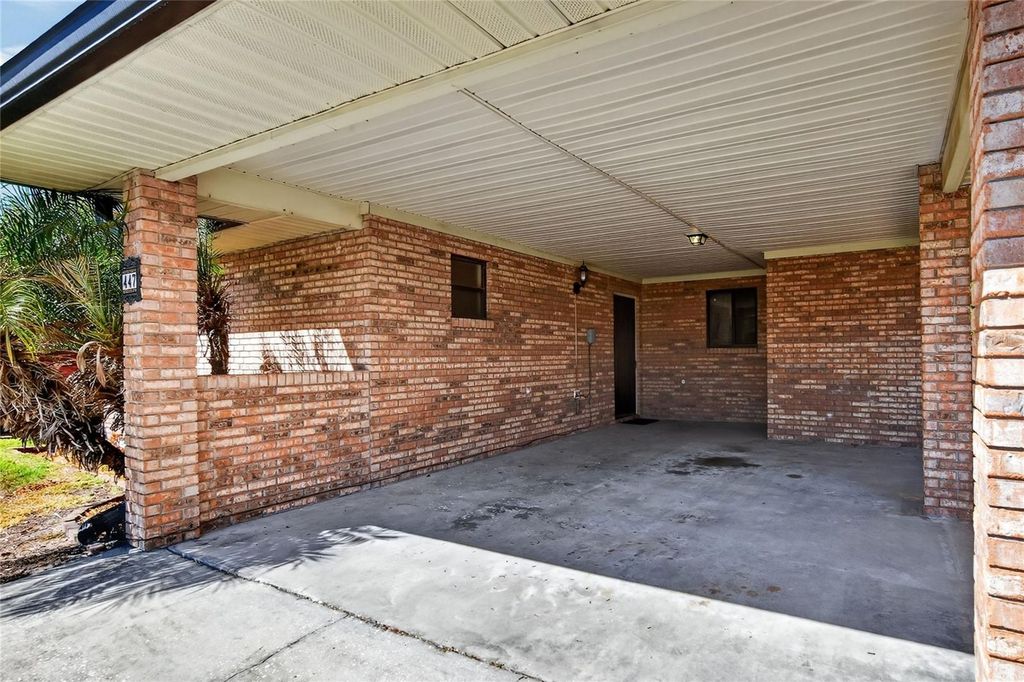 Image 3 of property listing at 447 LAKE CAROLYN CIRCLE, Lakeland, FL 33813