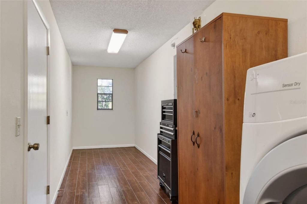 Image 22 of property listing at 447 LAKE CAROLYN CIRCLE, Lakeland, FL 33813