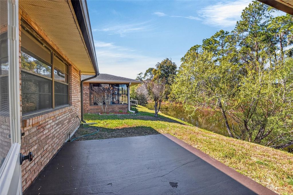 Image 30 of property listing at 447 LAKE CAROLYN CIRCLE, Lakeland, FL 33813