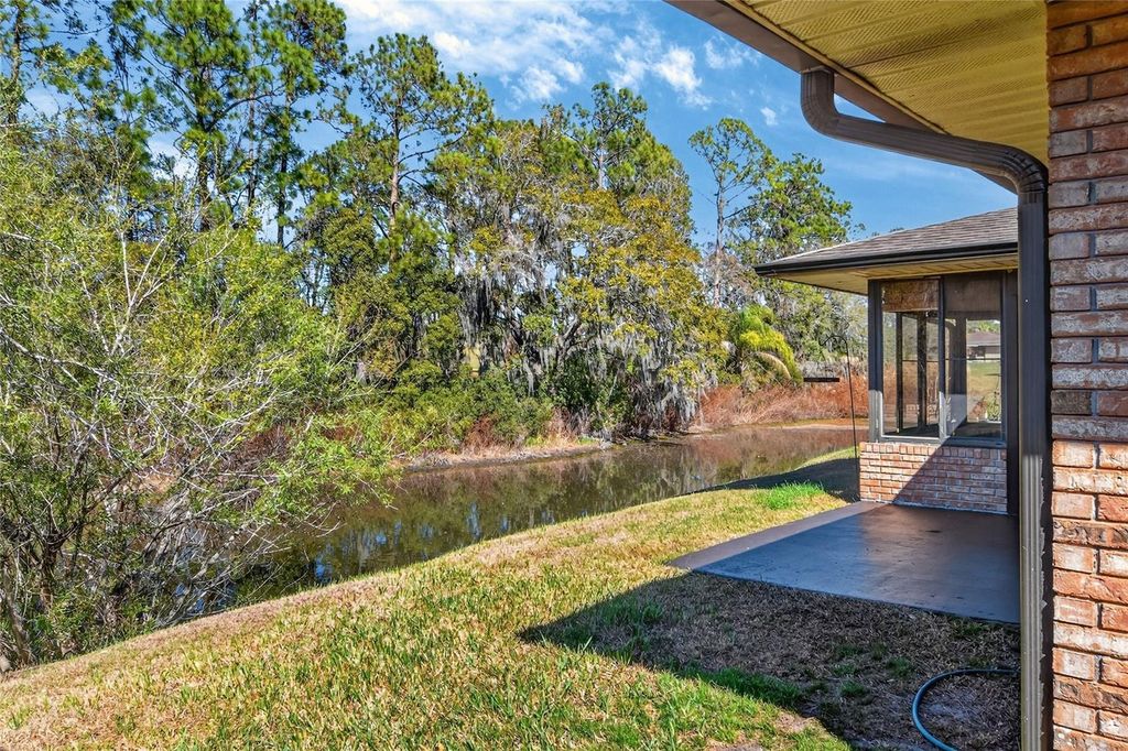 Image 33 of property listing at 447 LAKE CAROLYN CIRCLE, Lakeland, FL 33813