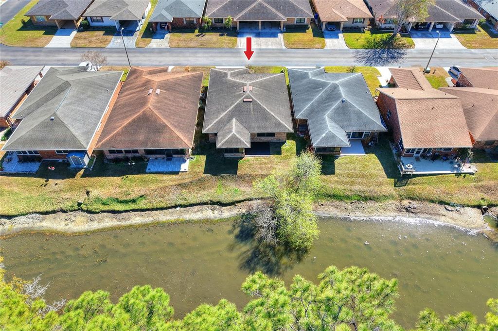 Image 36 of property listing at 447 LAKE CAROLYN CIRCLE, Lakeland, FL 33813