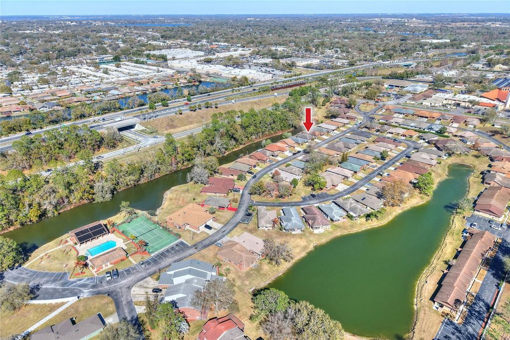 Image 41 of property listing at 447 LAKE CAROLYN CIRCLE, Lakeland, FL 33813