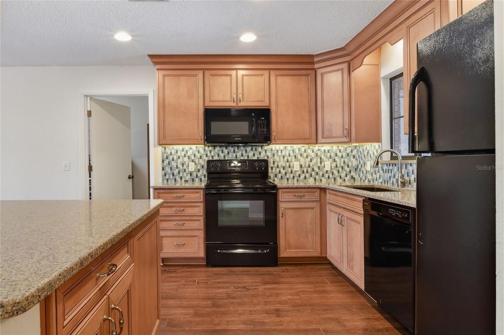 Image 50 of property listing at 447 LAKE CAROLYN CIRCLE, Lakeland, FL 33813