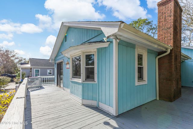 105 SE 30th Street, Oak Island, NC 28465