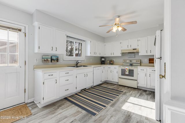 105 SE 30th Street, Oak Island, NC 28465