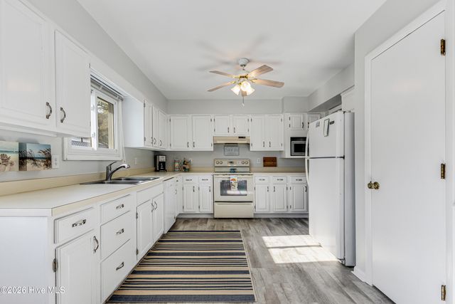 105 SE 30th Street, Oak Island, NC 28465