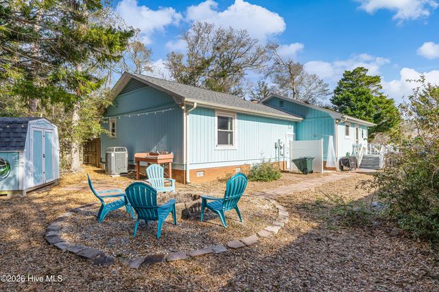 105 SE 30th Street, Oak Island, NC 28465