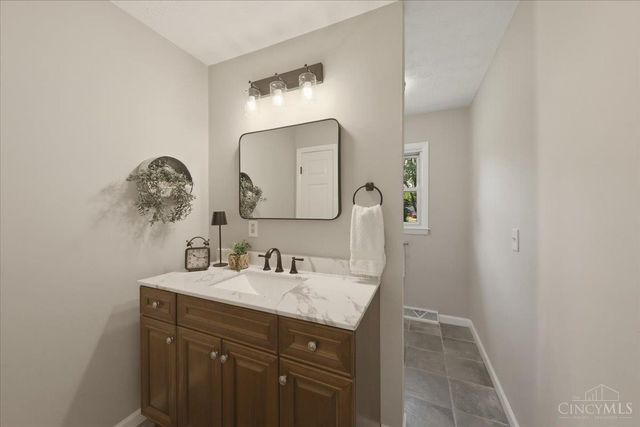 6611 Hendrickson Road, Middletown, OH 45044