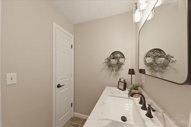 6611 Hendrickson Road, Middletown, OH 45044