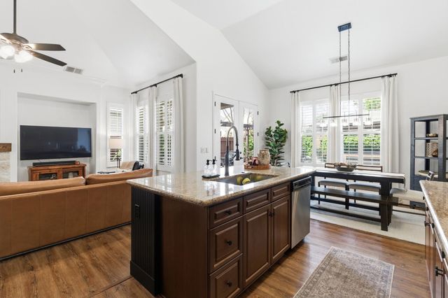 77 W Lester Avenue, Clovis, CA 93619