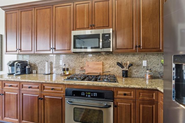 77 W Lester Avenue, Clovis, CA 93619