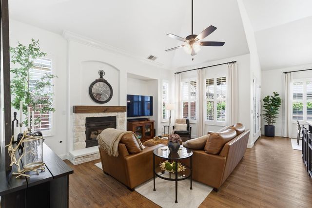 77 W Lester Avenue, Clovis, CA 93619