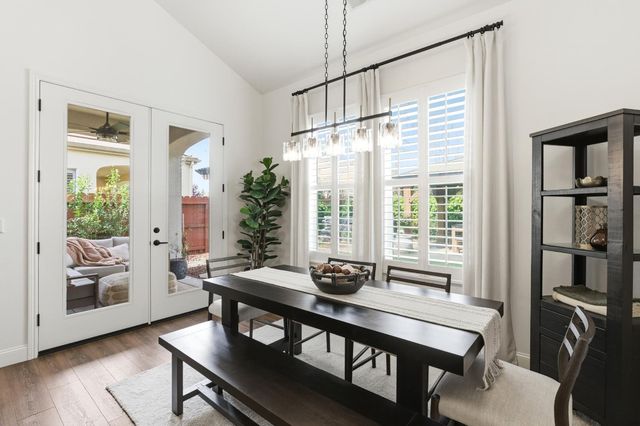 77 W Lester Avenue, Clovis, CA 93619