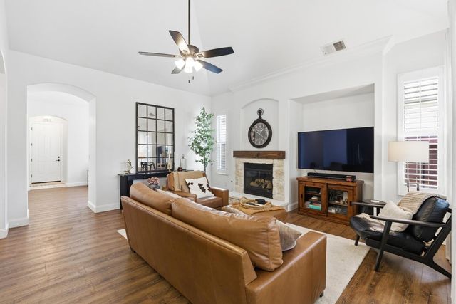 77 W Lester Avenue, Clovis, CA 93619