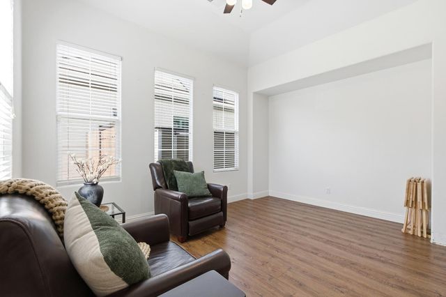 77 W Lester Avenue, Clovis, CA 93619