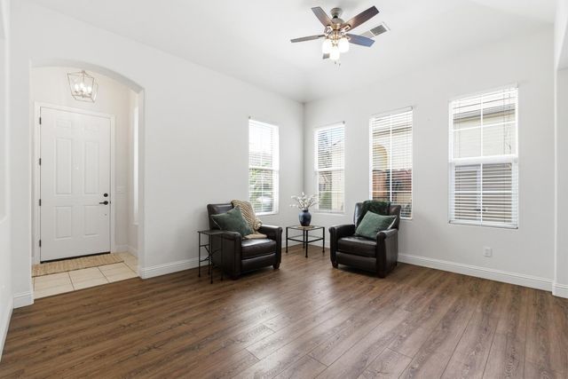 77 W Lester Avenue, Clovis, CA 93619