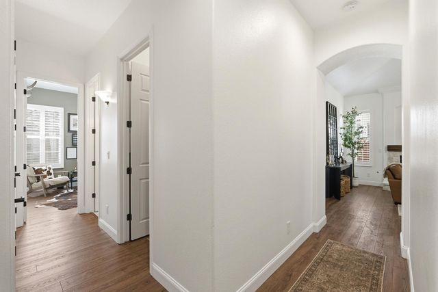 77 W Lester Avenue, Clovis, CA 93619