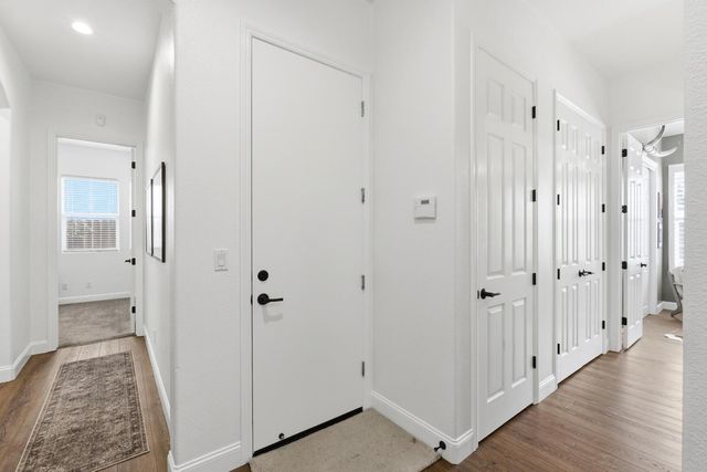 77 W Lester Avenue, Clovis, CA 93619