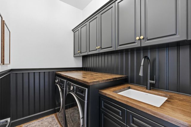 77 W Lester Avenue, Clovis, CA 93619