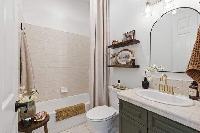 77 W Lester Avenue, Clovis, CA 93619