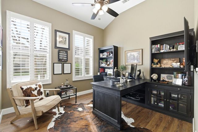 77 W Lester Avenue, Clovis, CA 93619