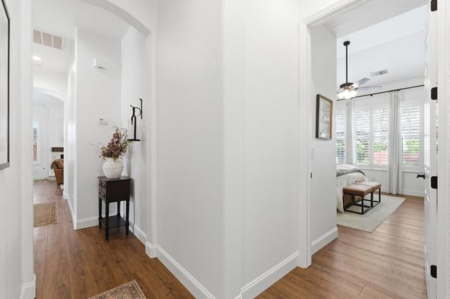 77 W Lester Avenue, Clovis, CA 93619