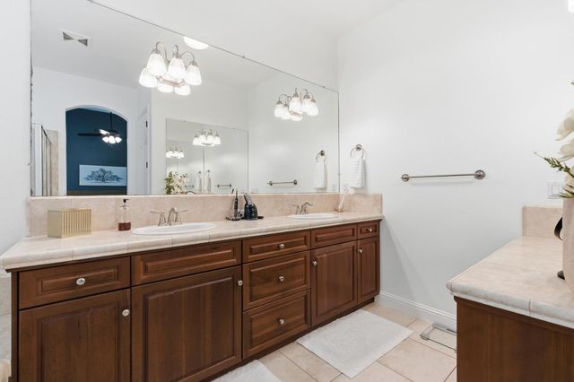 77 W Lester Avenue, Clovis, CA 93619