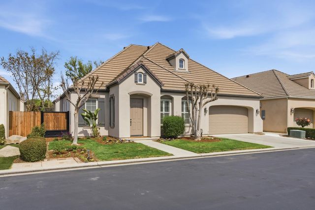 77 W Lester Avenue, Clovis, CA 93619