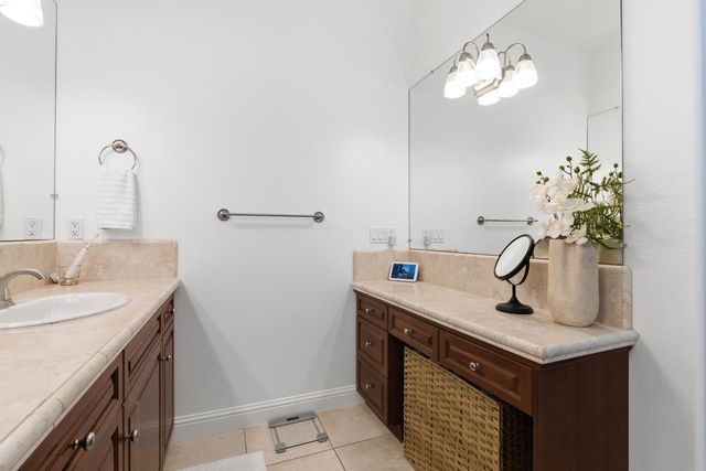 77 W Lester Avenue, Clovis, CA 93619