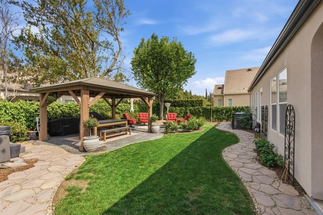 77 W Lester Avenue, Clovis, CA 93619