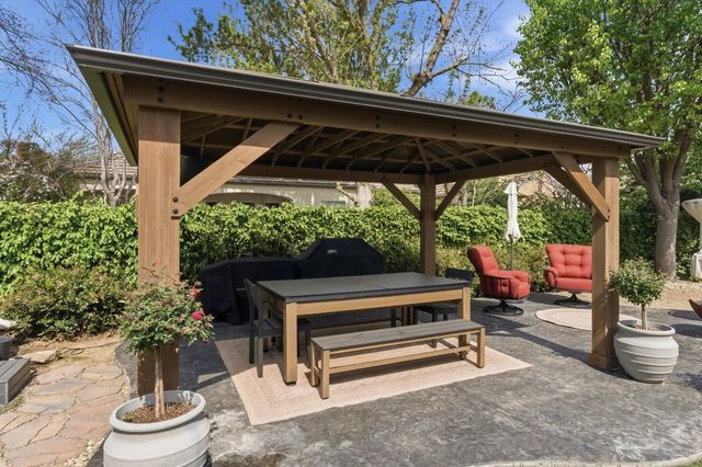 77 W Lester Avenue, Clovis, CA 93619