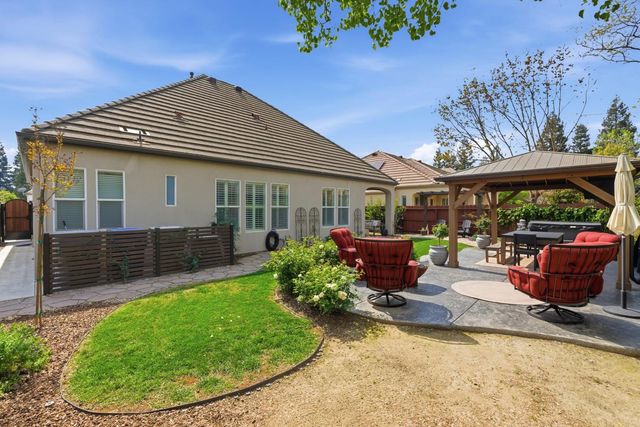 77 W Lester Avenue, Clovis, CA 93619