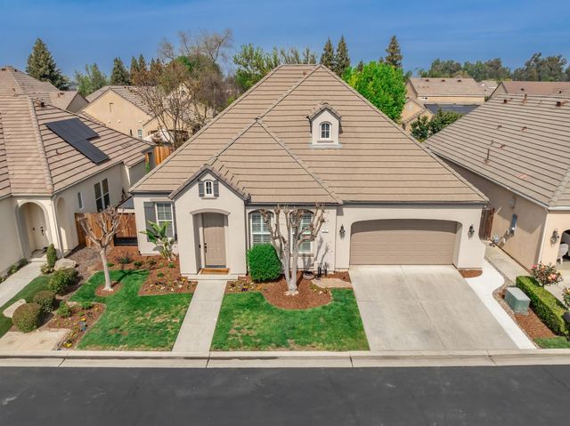 77 W Lester Avenue, Clovis, CA 93619