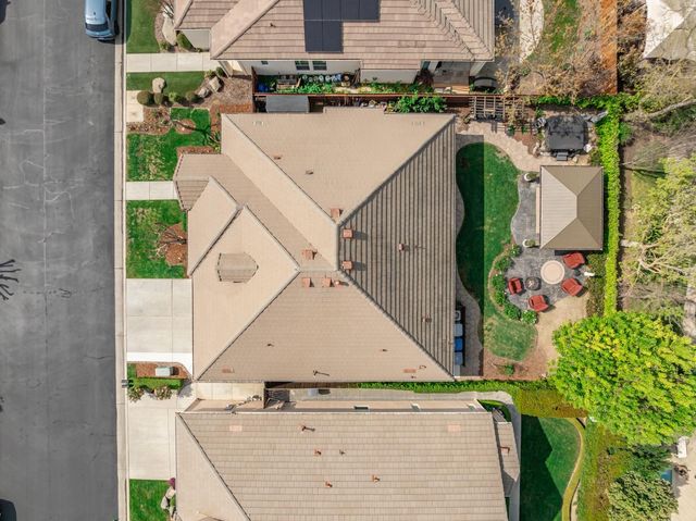 77 W Lester Avenue, Clovis, CA 93619