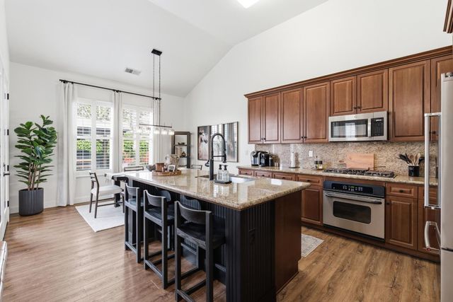 77 W Lester Avenue, Clovis, CA 93619