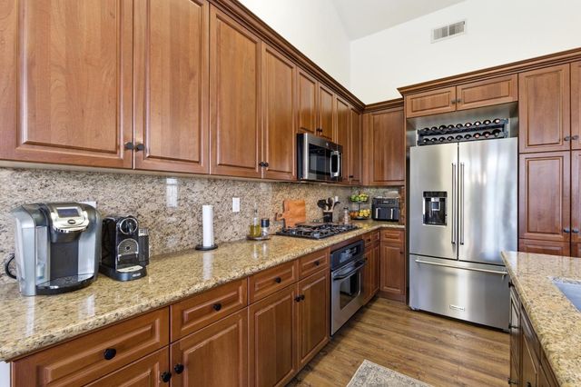 77 W Lester Avenue, Clovis, CA 93619