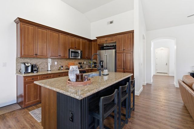 77 W Lester Avenue, Clovis, CA 93619