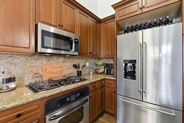 77 W Lester Avenue, Clovis, CA 93619