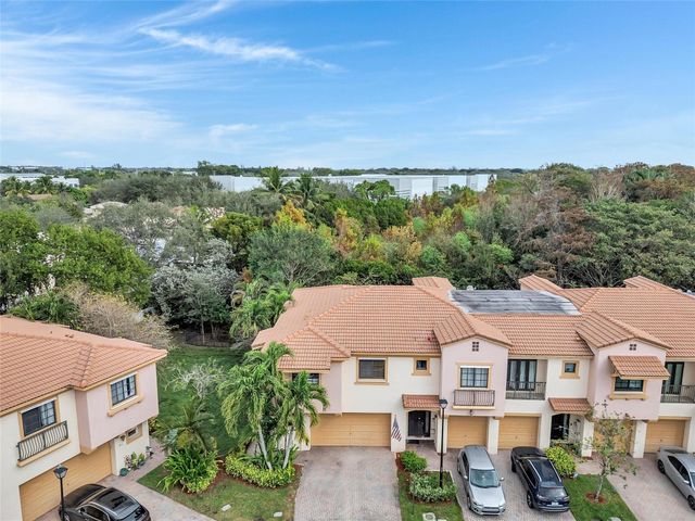 6140 Grand Cypress Circle, Pompano Beach, FL 33073